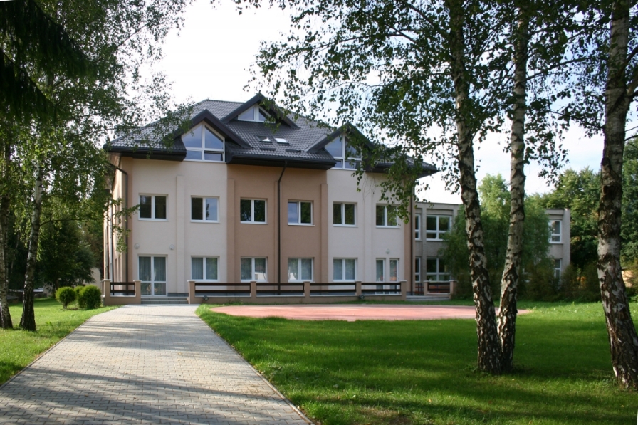 Upravený priestor pred kultúrnym domov v Gbeľanoch