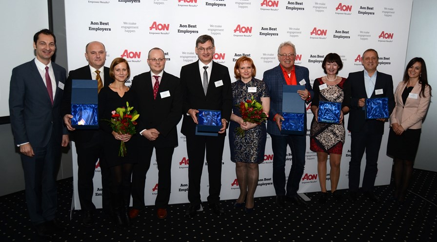 Zástupcovia víťazných firiem, ktoré si odniesli ocenenie AON Best Employers 2015.