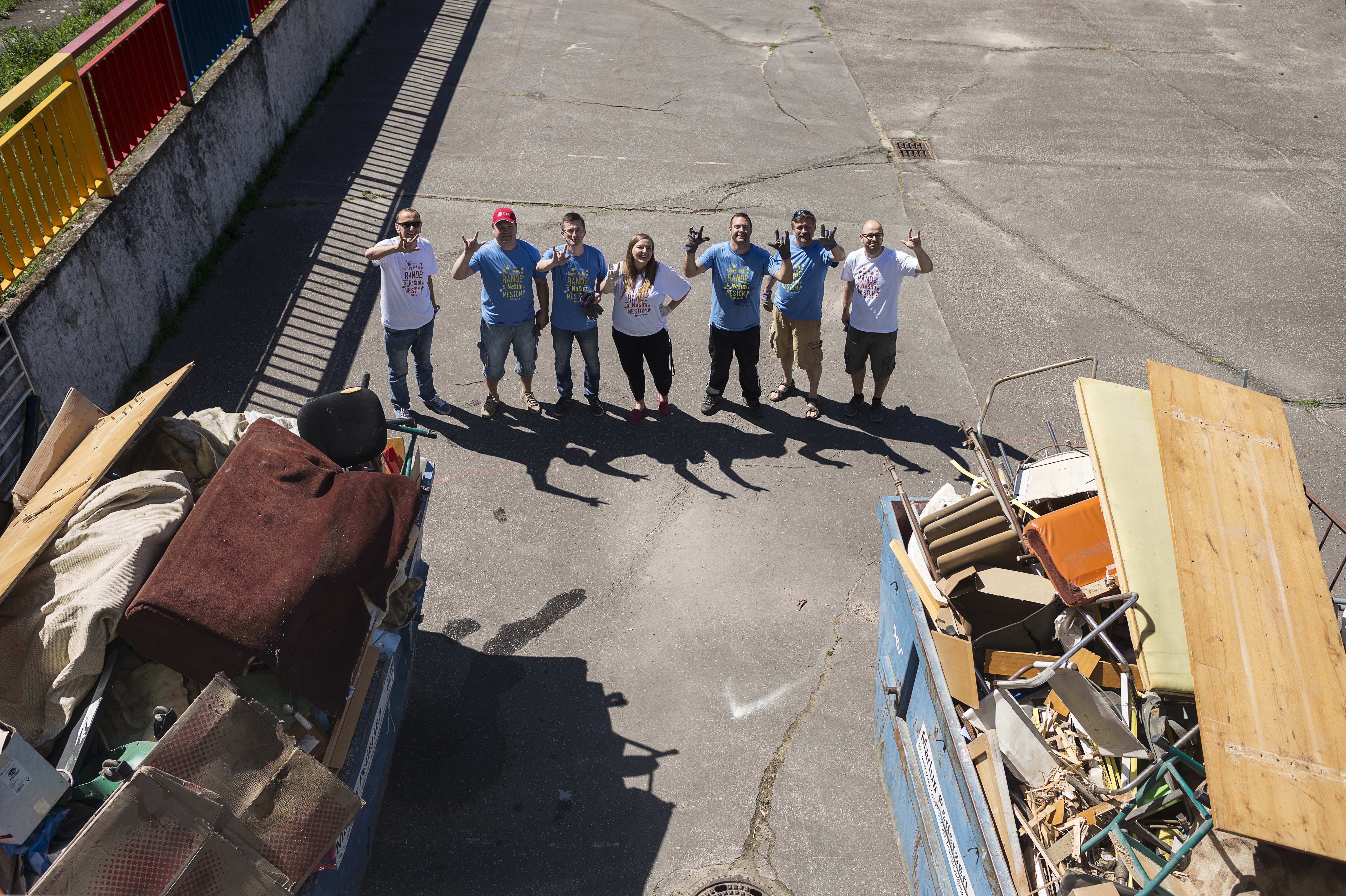 The managers cleaned the year at Kindergarten and Primary School in Drotárska cesta.
