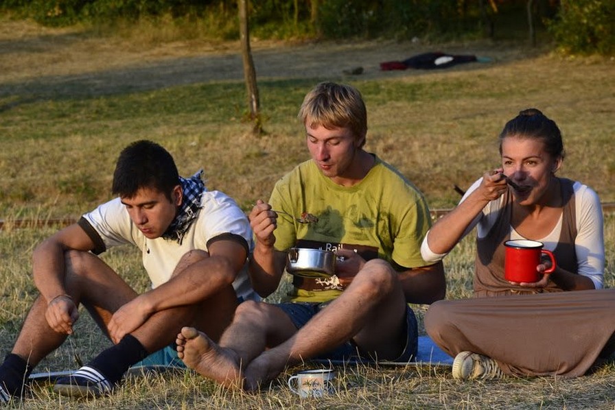 Počas táborov sa jedáva skromnejšie, no na chuti to rozhodne neuberá. (zdroj: www.katarinka.sk)