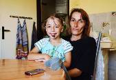 Šikovná školáčka Gabika: Chorú mamu liečim svojimi jednotkami!
