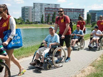 Dobrovoľníci počas Nášho Mesta venujú svoj čas aj ľuďom, ktorí potrebujú pomoc druhých