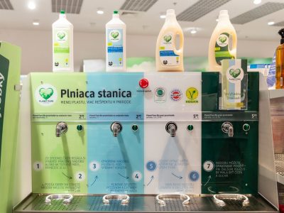 dm spúšťa testovanie plniacich staníc na pracie a čistiace prostriedky