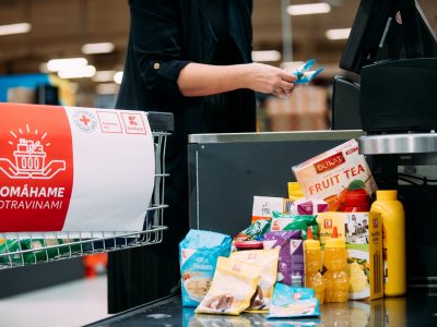 Zbierka Pomáhame potravinami lámala rekordy. Vyzbieralo sa o 13 ton potravín viac pre ľudí v núdzi ako minulý rok