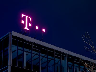Telekom motivuje ľudí, aby zostali doma. Zákazníkom ponúka niekoľko benefitov