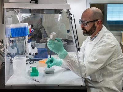Sanofi a GSK spájajú sily v bezprecedentnej spolupráci v boji proti ochoreniu COVID-19