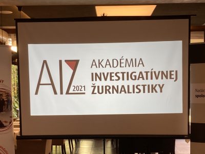 Prvý ročník Akadémie investigatívnej žurnalistiky ponúkol vzdelávanie desiatim novinárom
