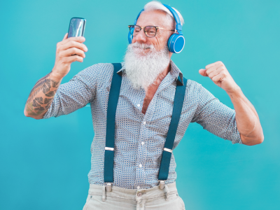 Vyhlasujeme grantovú výzvu Zrelí na dobu digitálnu. Podporí vzťah seniorov k digitálnym technológiám