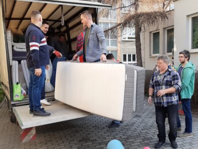 Spoločnosť ZSE pomáha zabezpečiť dodávky elektrickej energie na Ukrajine, zamestnanci poskytli materiálnu pomoc