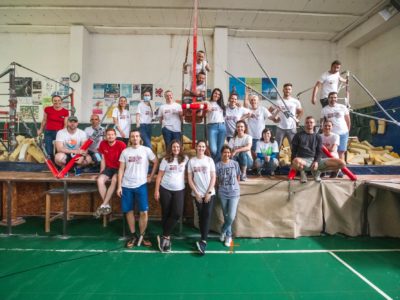 Dávame dobrovoľníkom a dobrovoľníčkam na výber. Poznáte dizajn tričiek na Naše Mesto 2023?