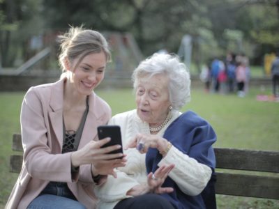 Nadačný fond Telekom vyhlasuje grantovú výzvu Zrelí na dobu digitálnu