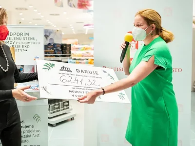 dm podporila sumou vyše 6-tisíc eur ekologický projekt Mojich sedem stromov v Starom Meste