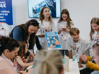 Unikátne vzdelávanie Budúcnosť INAK mieri do Senice, Topoľčian, Martina a Dolného Kubína