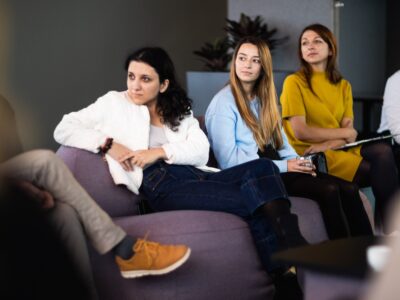 Pohľad mladých na odliv mozgov: Ak všetci odídeme, krajina zostane tým, ktorí s ňou nemajú najlepšie úmysly