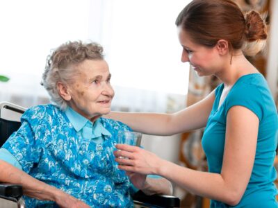 Přání dožít doma lze splnit díky mobilním hospicům